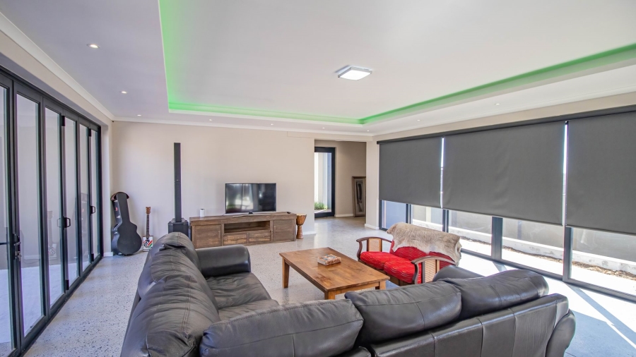 6 Bedroom Property for Sale in Vredenburg Western Cape